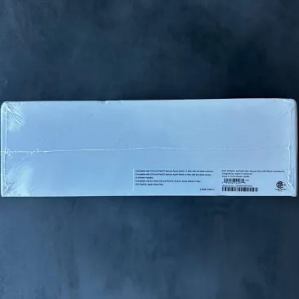 Airpod Max 'Midnight' with SmartCase - Picture 6 of 6